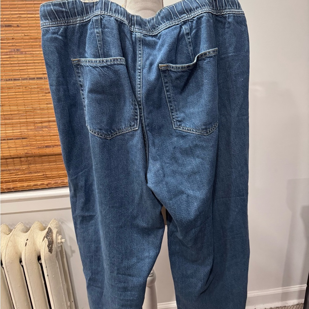 Gap Low Slung UltraSoft Relaxed Crop Jeans - Picture 3 of 10
